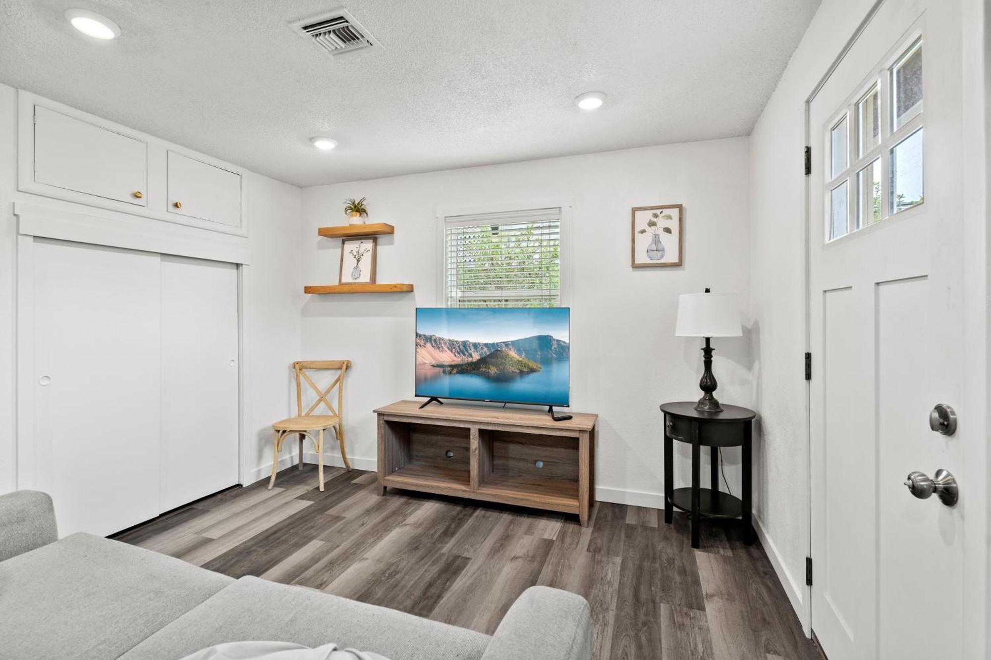 Peach Street Super Suite Medford Dış mekan fotoğraf